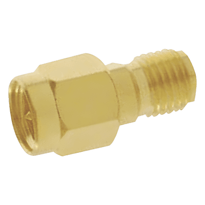 Adaptador en Línea / SMA Macho a SMA Hembra Inverso / Cuerpo Bronce Oro / Contacto Oro / Aislante Teflón