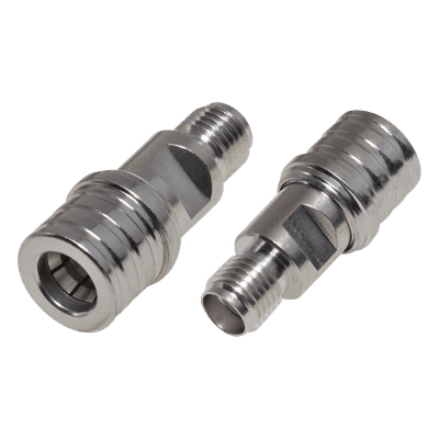 Adaptador RF en Línea / Conector QMA Macho a SMA Hembra / Rango 0-6 GHz / Impedancia 50 Ω / VSWR 1.25 Máximo / Aislante de Teflón