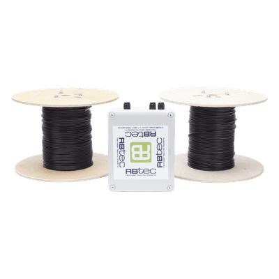 Sensor de Intrusión Perimetral / Cable Microfónico / 2 Zonas / 152 m (498.7 ft) por Zona / 304 m (997.4 ft) Total / Procesador DSP / Calibración por Software