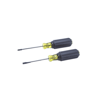 Juego de 8 Desarmadores con Mango Cushion-Grip™: 2 de punta Plana de 1/4'' (6.4 mm) y 5/16'' (7.9 mm); 2 de punta Cabinet de 5/16'' (7.9 mm) y 3/16'' (4.8 mm); tres de punta Phillips n.º 1, n.º 2 y n